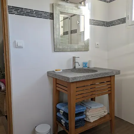 Le Charme Du Ventoux Apartment Crillon-le-Brave Room photo